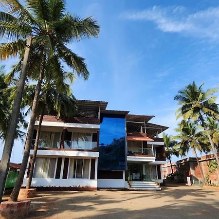 Coastal Bay Beach Resort Harnai Ngoại thất bức ảnh