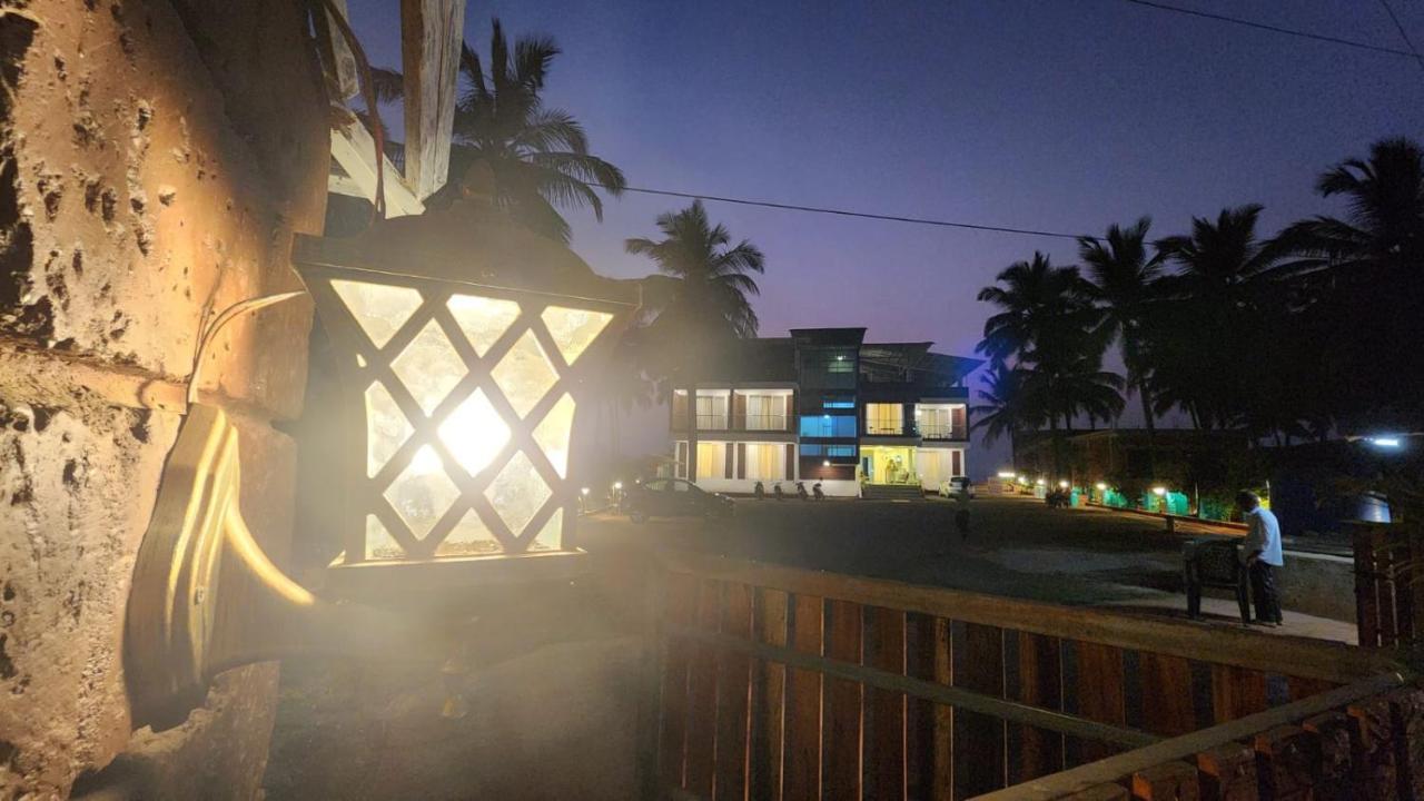 Coastal Bay Beach Resort Harnai Ngoại thất bức ảnh