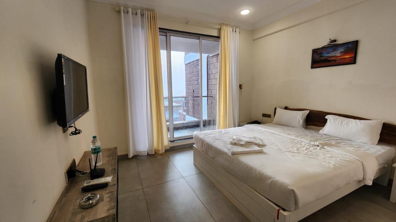 Coastal Bay Beach Resort Harnai Ngoại thất bức ảnh