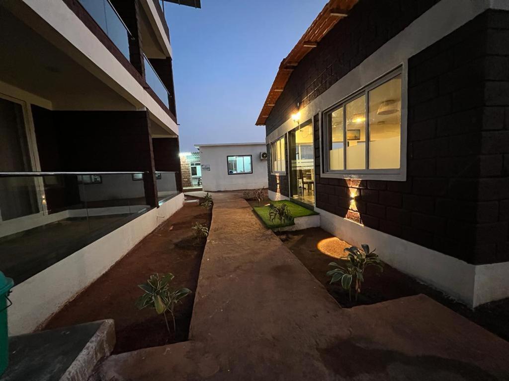 Coastal Bay Beach Resort Harnai Ngoại thất bức ảnh
