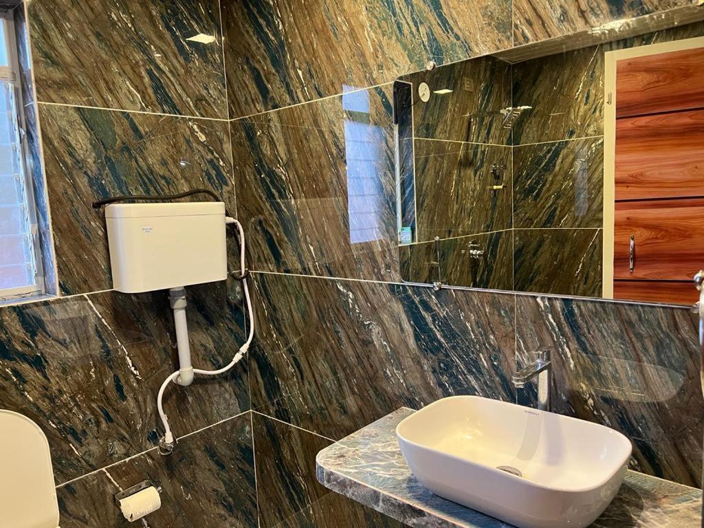 Coastal Bay Beach Resort Harnai Ngoại thất bức ảnh