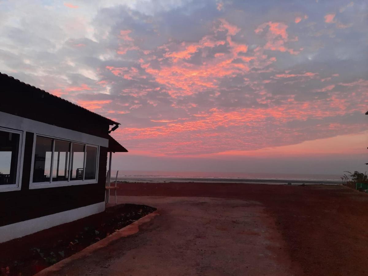Coastal Bay Beach Resort Harnai Ngoại thất bức ảnh