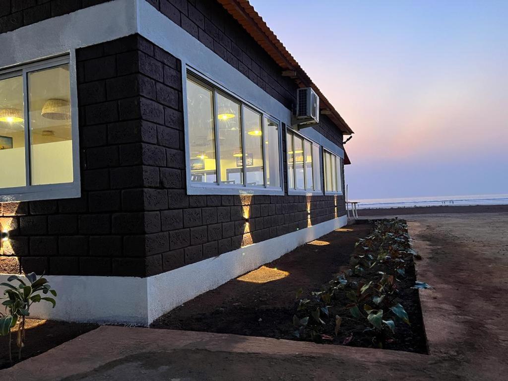 Coastal Bay Beach Resort Harnai Ngoại thất bức ảnh